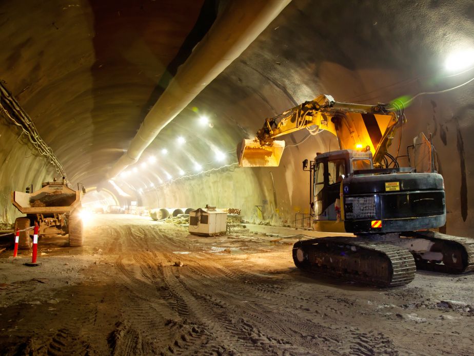 obras viales INAV, participación y en minas subterráneas y proyectos para ventilación